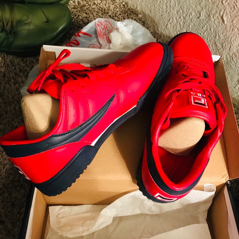 Men size 9 FILA Red Original Fitness , $50